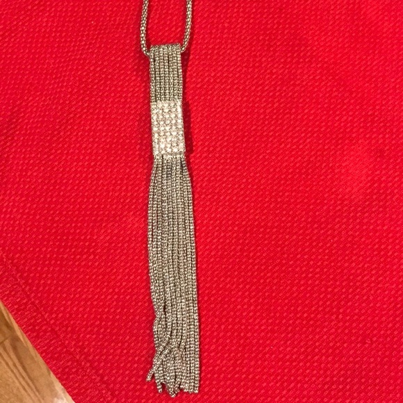 Necklace with sliding tassel - Picture 5 of 8